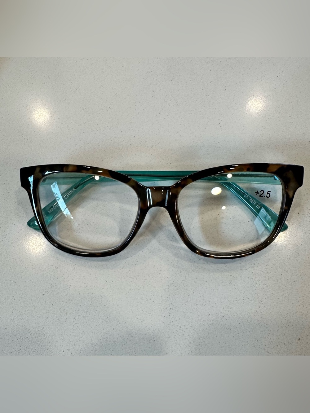 Zigi & Marais Readers from Anthropologie - Picture 4 of 7